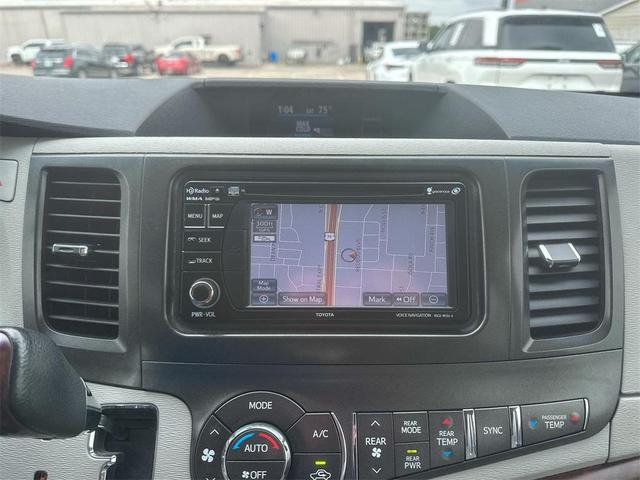 Photo of 2014 Black Toyota Sienna