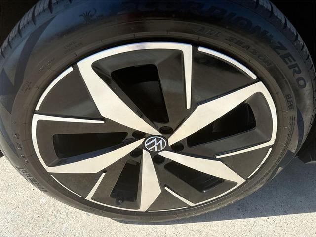 Photo of 2023 Deep Black Pearl Volkswagen ID.4
