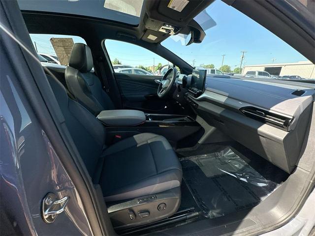 Photo of 2023 Deep Black Pearl Volkswagen ID.4