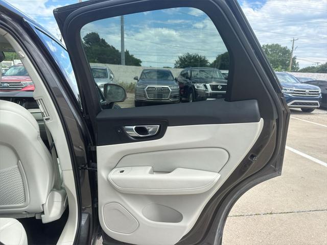 Photo of 2022 Platinum Grey Metallic Volvo XC60