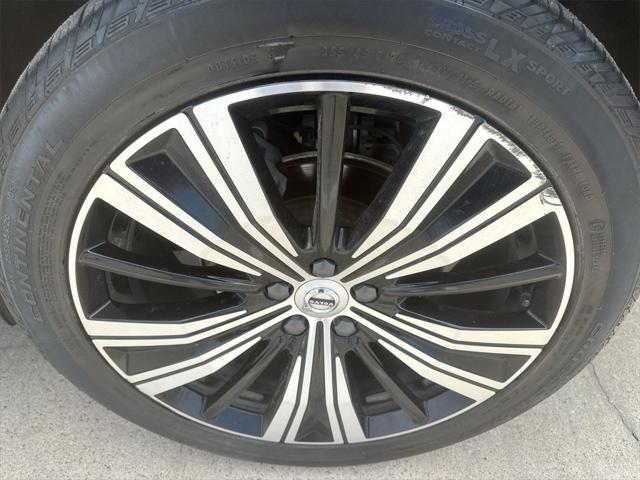 Photo of 2022 Platinum Grey Metallic Volvo XC60