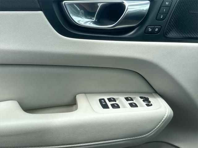 Photo of 2022 Platinum Grey Metallic Volvo XC60
