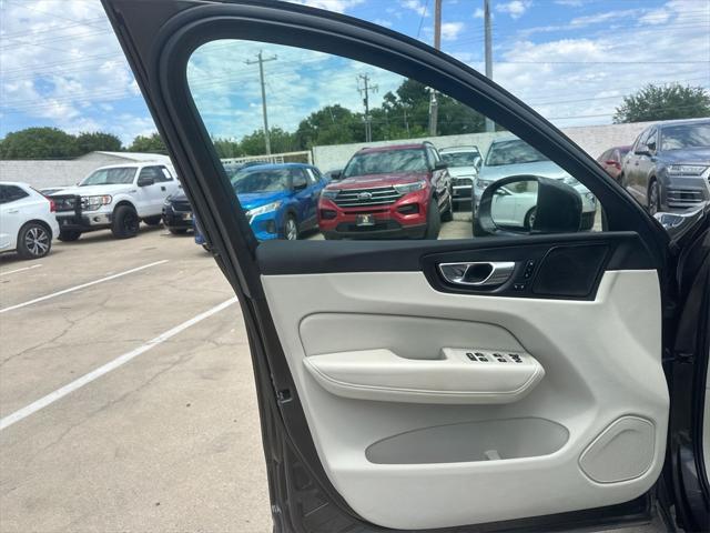 Photo of 2022 Platinum Grey Metallic Volvo XC60