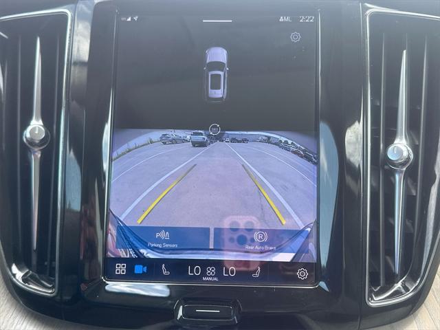 Photo of 2022 Platinum Grey Metallic Volvo XC60