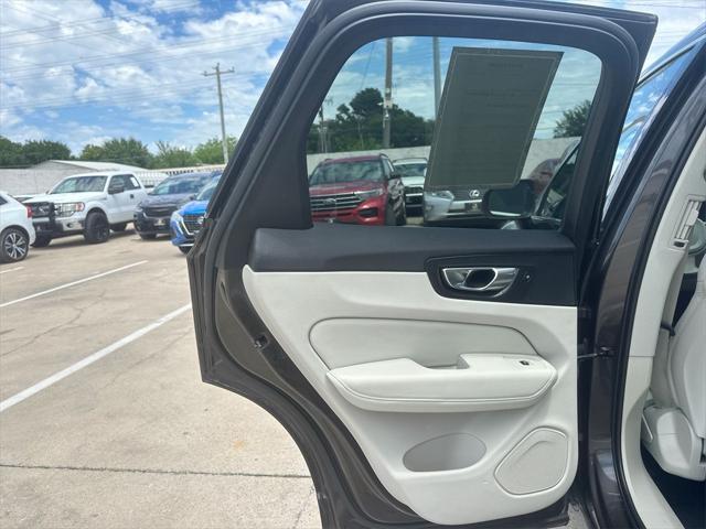 Photo of 2022 Platinum Grey Metallic Volvo XC60