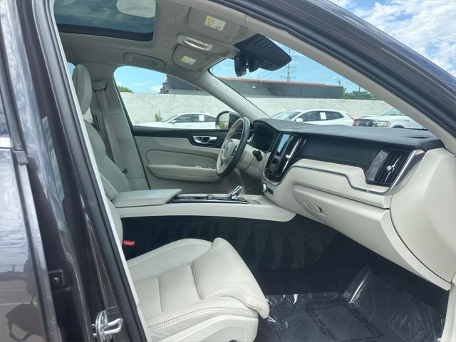 Photo of 2022 Platinum Grey Metallic Volvo XC60