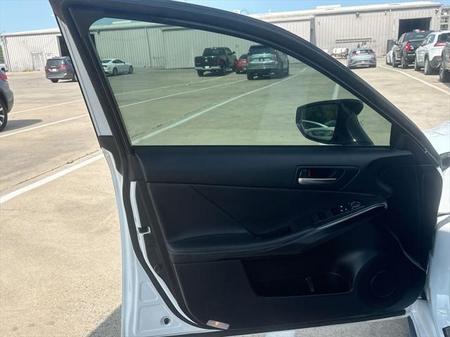 Photo of 2022 Ultra White Lexus IS 350