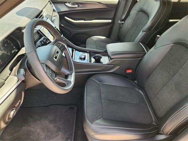 Photo of 2025 Bright White Clearcoat Jeep Grand Cherokee
