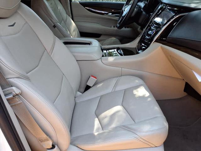 Photo of 2020 Crystal White Tricoat Cadillac Escalade