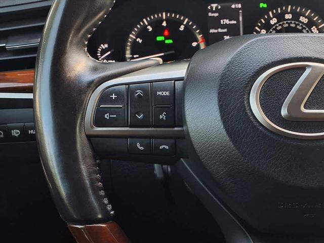 Photo of 2019 Eminent White Pearl Lexus LX 570