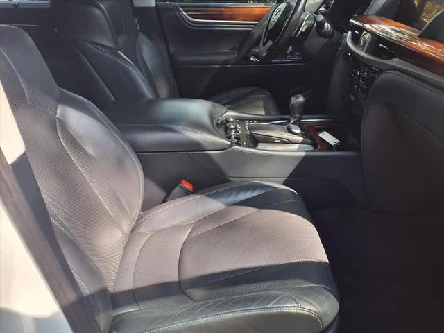 Photo of 2019 Eminent White Pearl Lexus LX 570
