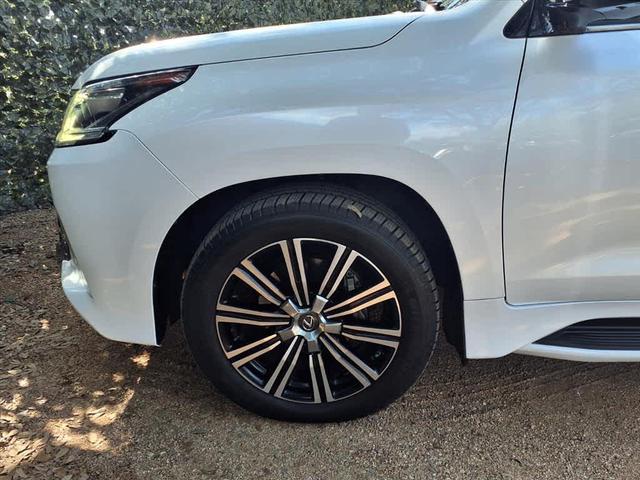 Photo of 2019 Eminent White Pearl Lexus LX 570