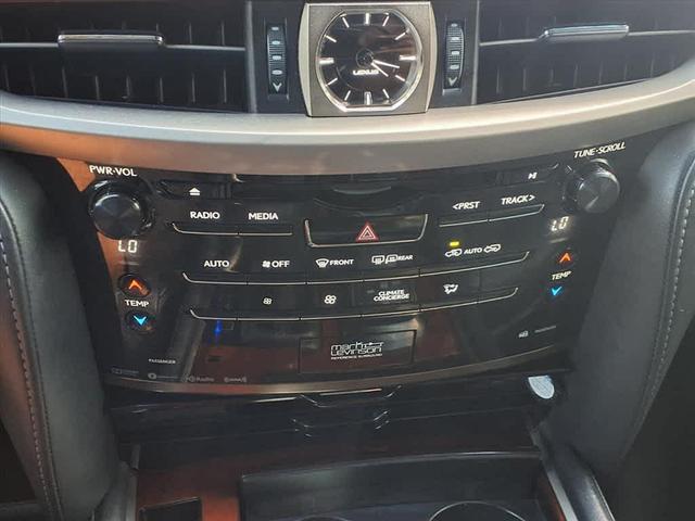 Photo of 2019 Eminent White Pearl Lexus LX 570