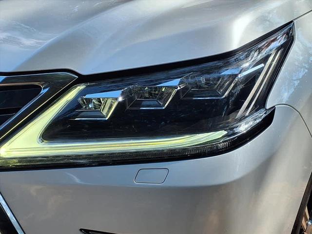 Photo of 2019 Eminent White Pearl Lexus LX 570