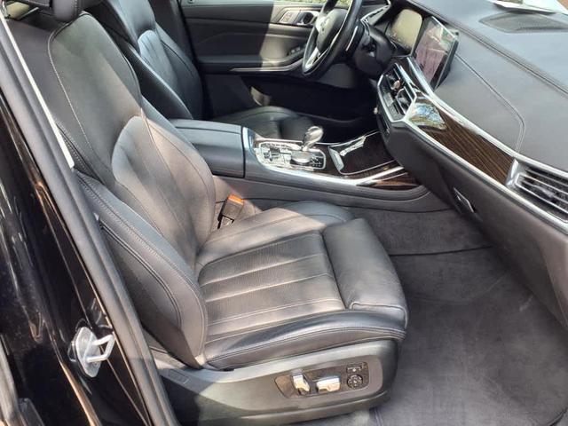 Photo of 2019 Black Sapphire Metallic BMW X7