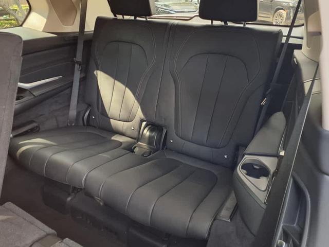 Photo of 2019 Black Sapphire Metallic BMW X7
