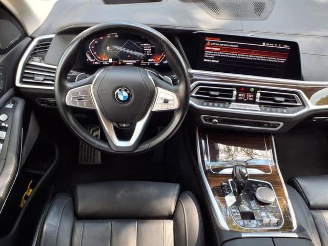 Photo of 2019 Black Sapphire Metallic BMW X7