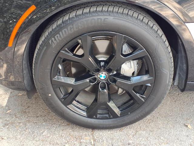Photo of 2019 Black Sapphire Metallic BMW X7