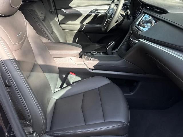 Photo of 2022 Dark Moon Blue Metallic Cadillac XT5