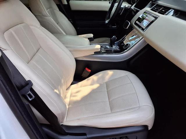 Photo of 2022 Fuji White Land Rover Range Rover Sport