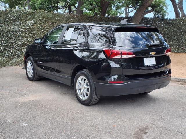 Photo of 2022 Mosaic Black Metallic Chevrolet Equinox