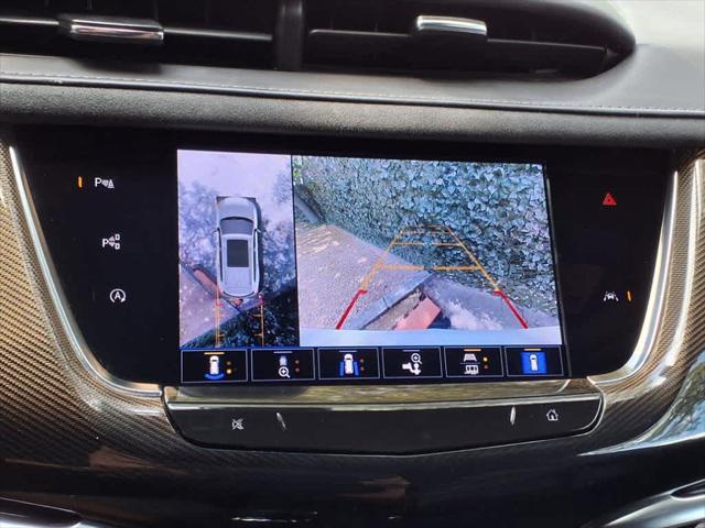 Photo of 2023 Crystal White Tricoat Cadillac XT6