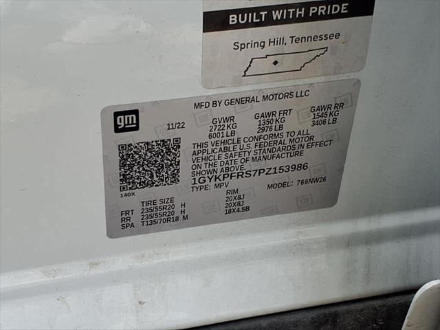 Photo of 2023 Crystal White Tricoat Cadillac XT6