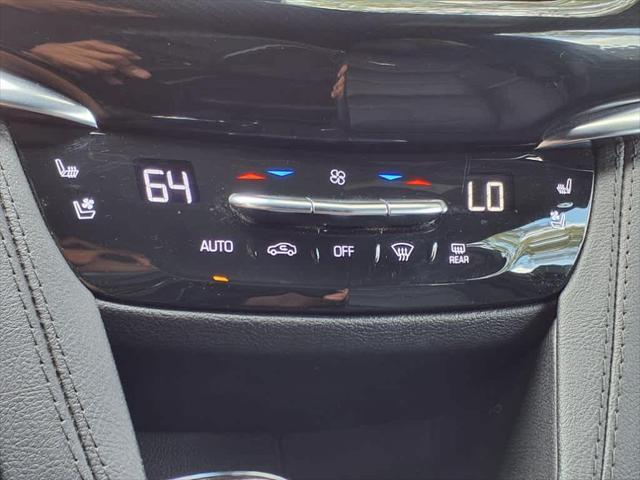 Photo of 2023 Crystal White Tricoat Cadillac XT6