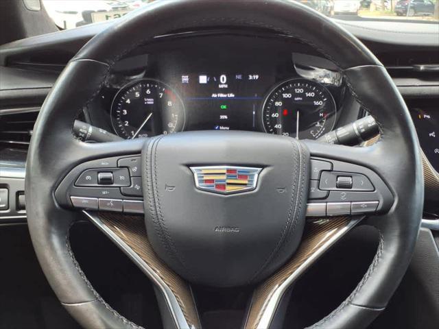 Photo of 2023 Crystal White Tricoat Cadillac XT6