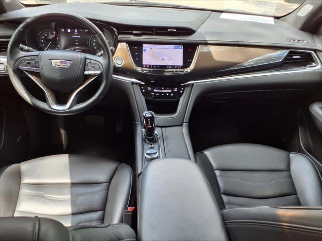 Photo of 2023 Crystal White Tricoat Cadillac XT6