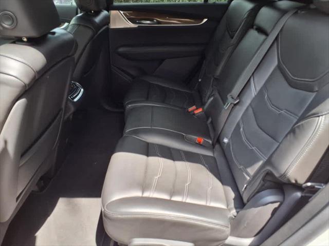 Photo of 2023 Crystal White Tricoat Cadillac XT6