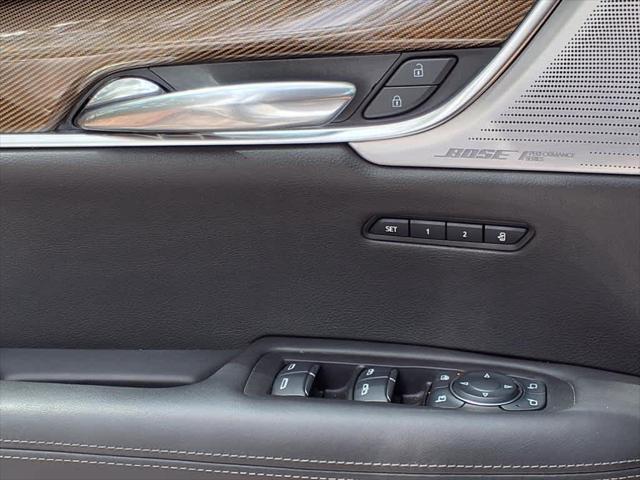 Photo of 2023 Crystal White Tricoat Cadillac XT6