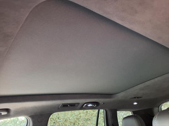 Photo of 2023 Crystal White Tricoat Cadillac XT6