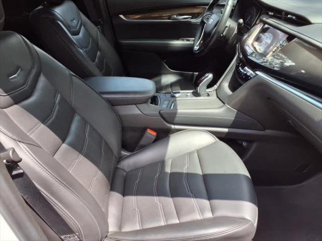 Photo of 2023 Crystal White Tricoat Cadillac XT6