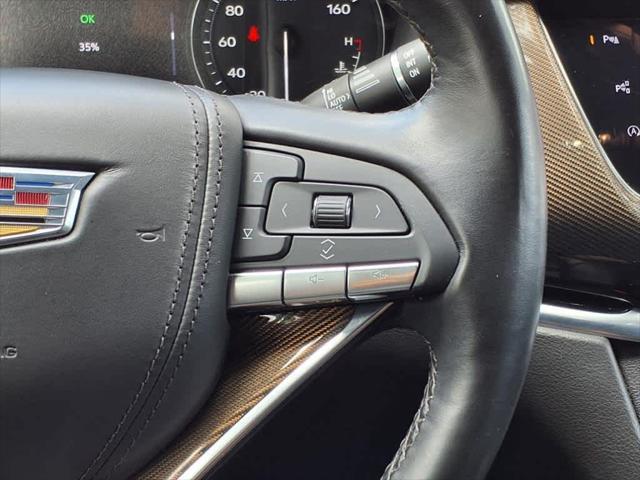 Photo of 2023 Crystal White Tricoat Cadillac XT6