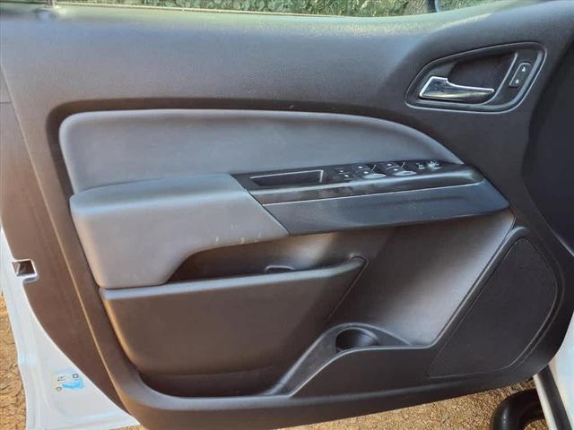 Photo of 2018 Summit White Chevrolet Colorado