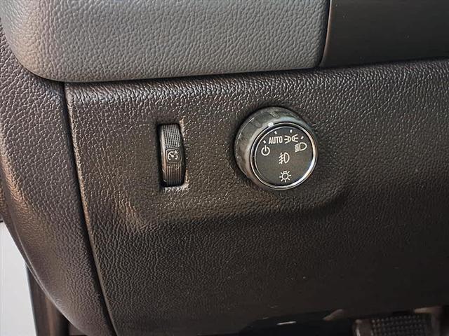 Photo of 2018 Summit White Chevrolet Colorado