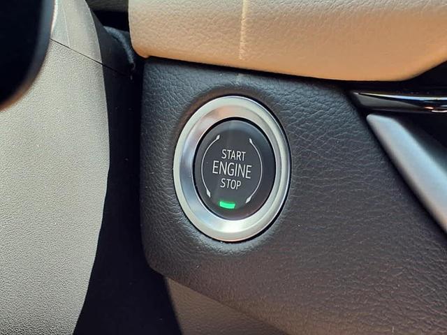 Photo of 2025 Crystal White Tricoat Cadillac XT4