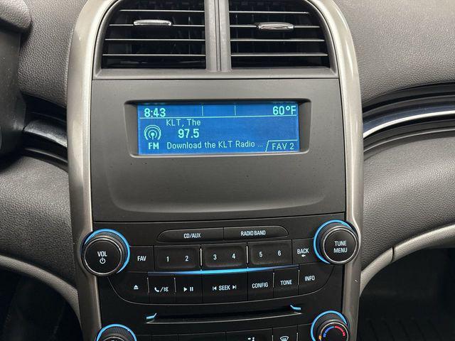 Photo of 2016 Summit White Chevrolet Malibu Limited