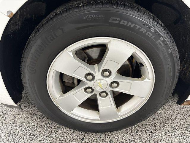 Photo of 2016 Summit White Chevrolet Malibu Limited