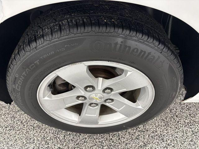 Photo of 2016 Summit White Chevrolet Malibu Limited
