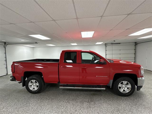 Photo of 2017 Red Chevrolet Silverado 1500