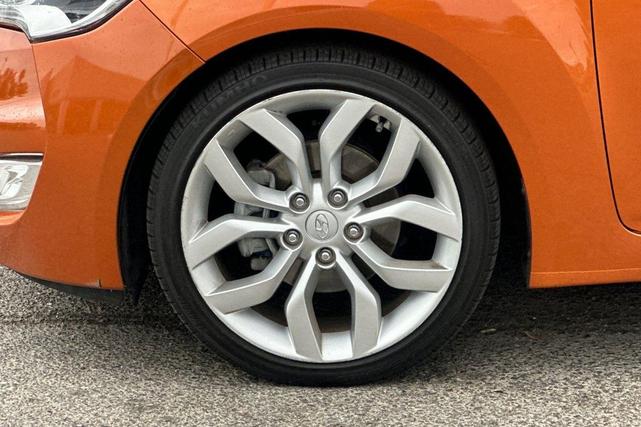 Photo of 2015 Ironman Silver Metallic Hyundai Veloster