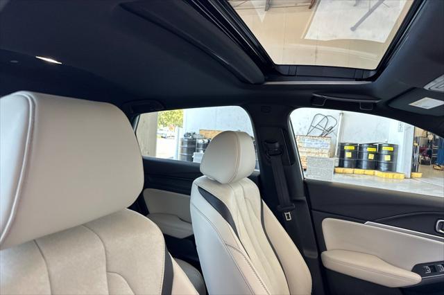 Photo of 2024 Platinum White Pearl Acura Integra