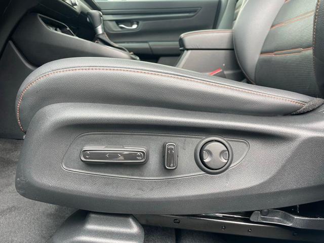Photo of 2024 Silver Metallic Honda CR-V Hybrid