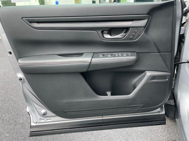 Photo of 2024 Silver Metallic Honda CR-V Hybrid