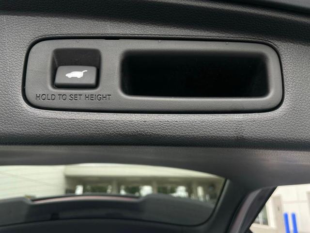 Photo of 2024 Silver Metallic Honda CR-V Hybrid
