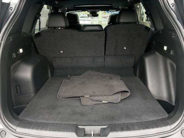 Photo of 2024 Silver Metallic Honda CR-V Hybrid