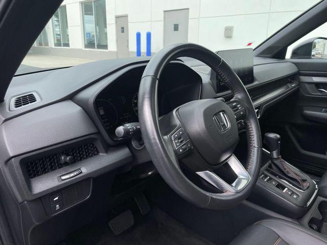 Photo of 2024 Silver Metallic Honda CR-V Hybrid
