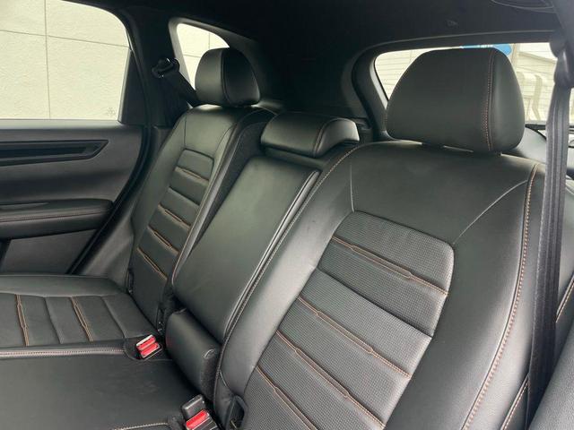 Photo of 2024 Silver Metallic Honda CR-V Hybrid